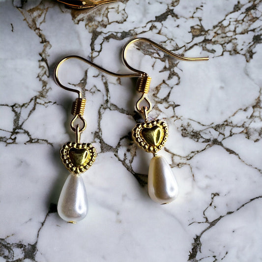 Gouden hart parel oorbellen