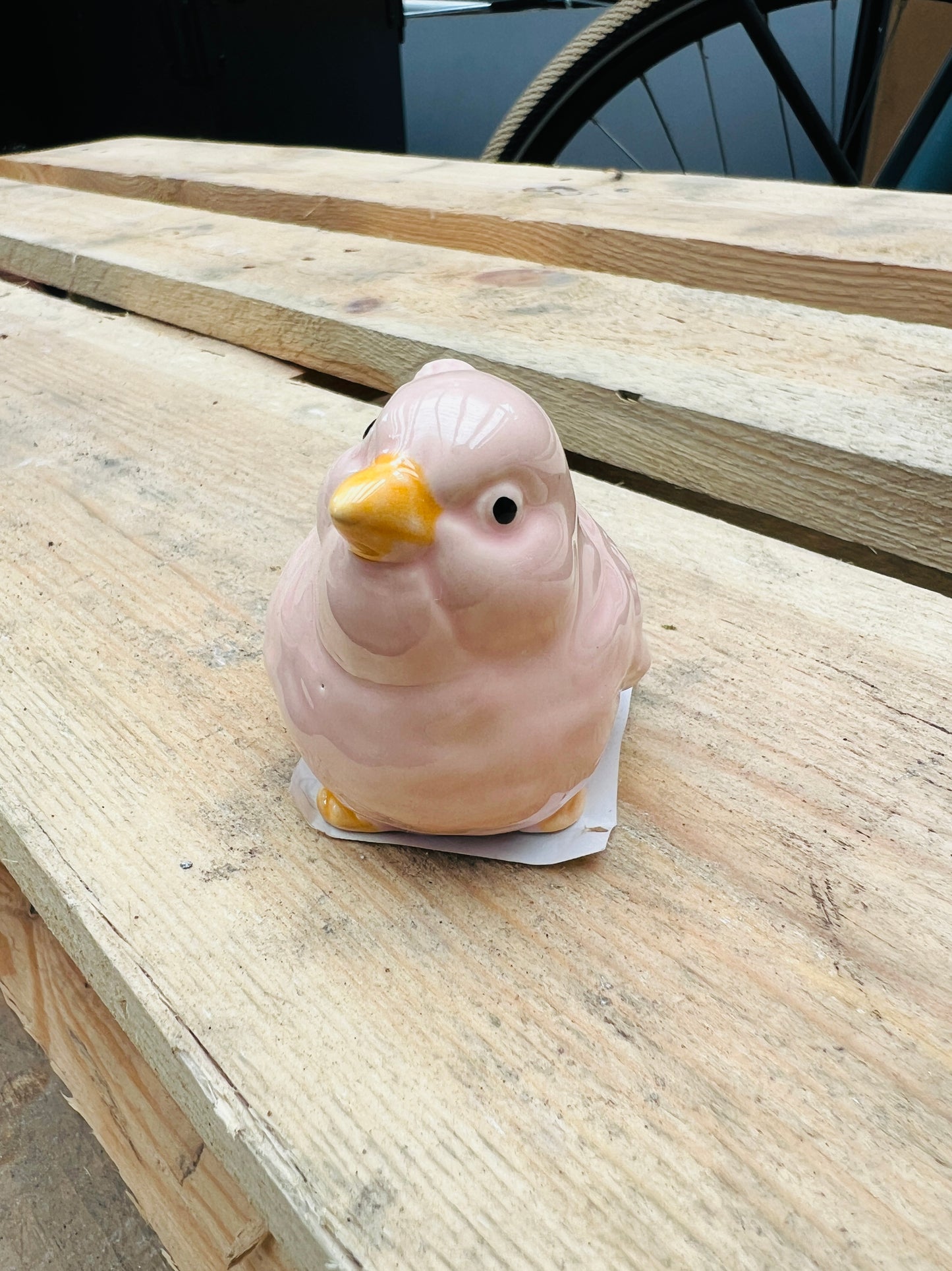 Beeldje vogel roze
