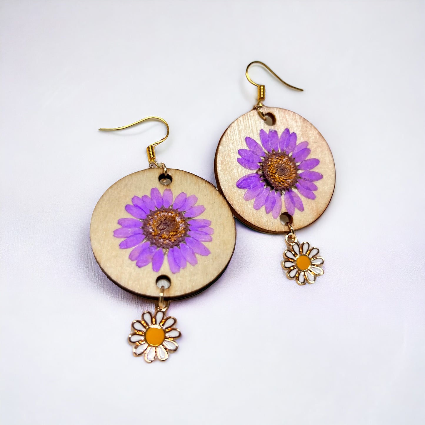 Purple dried flower pendant and daisy pendant gold earrings