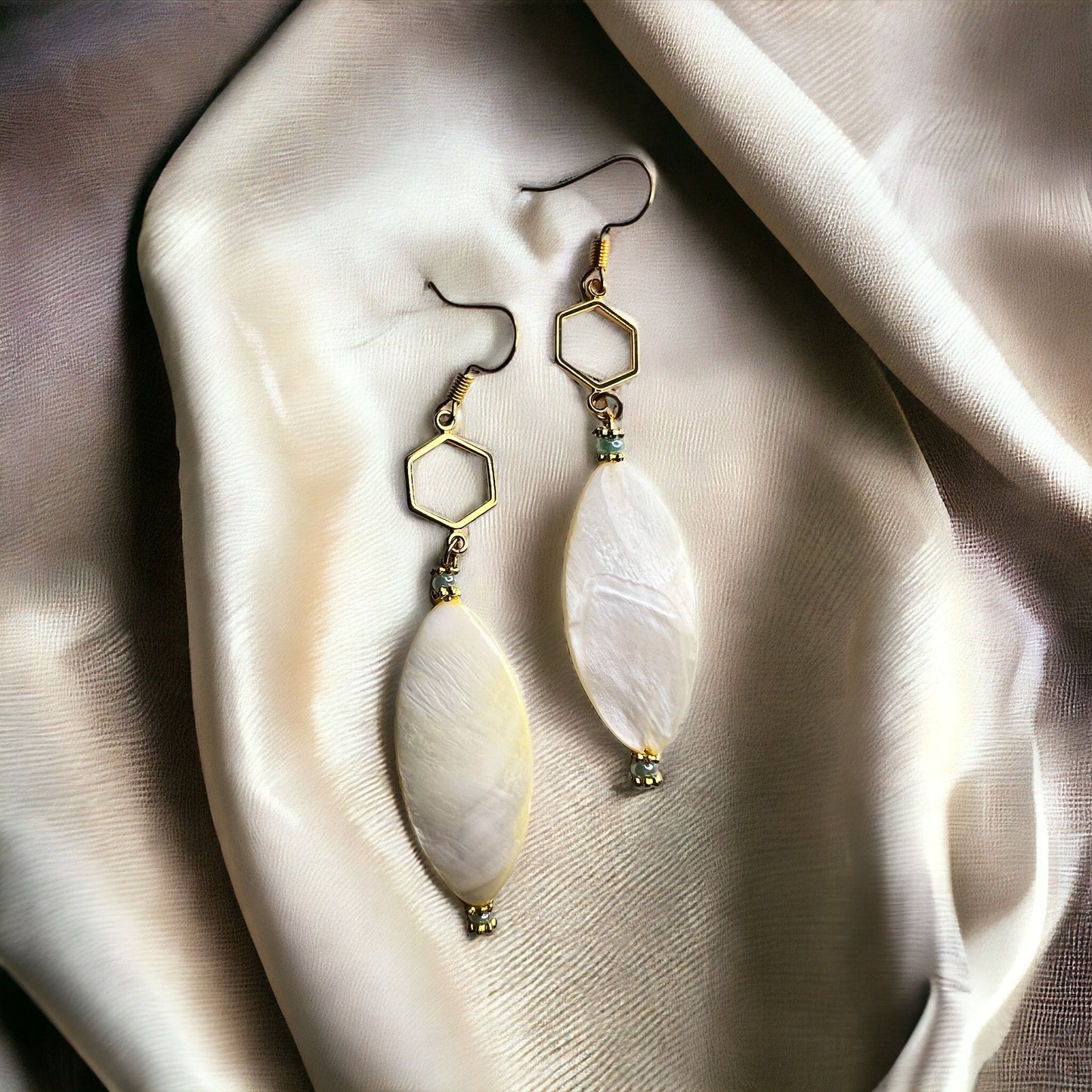 Goud beige oorbellen