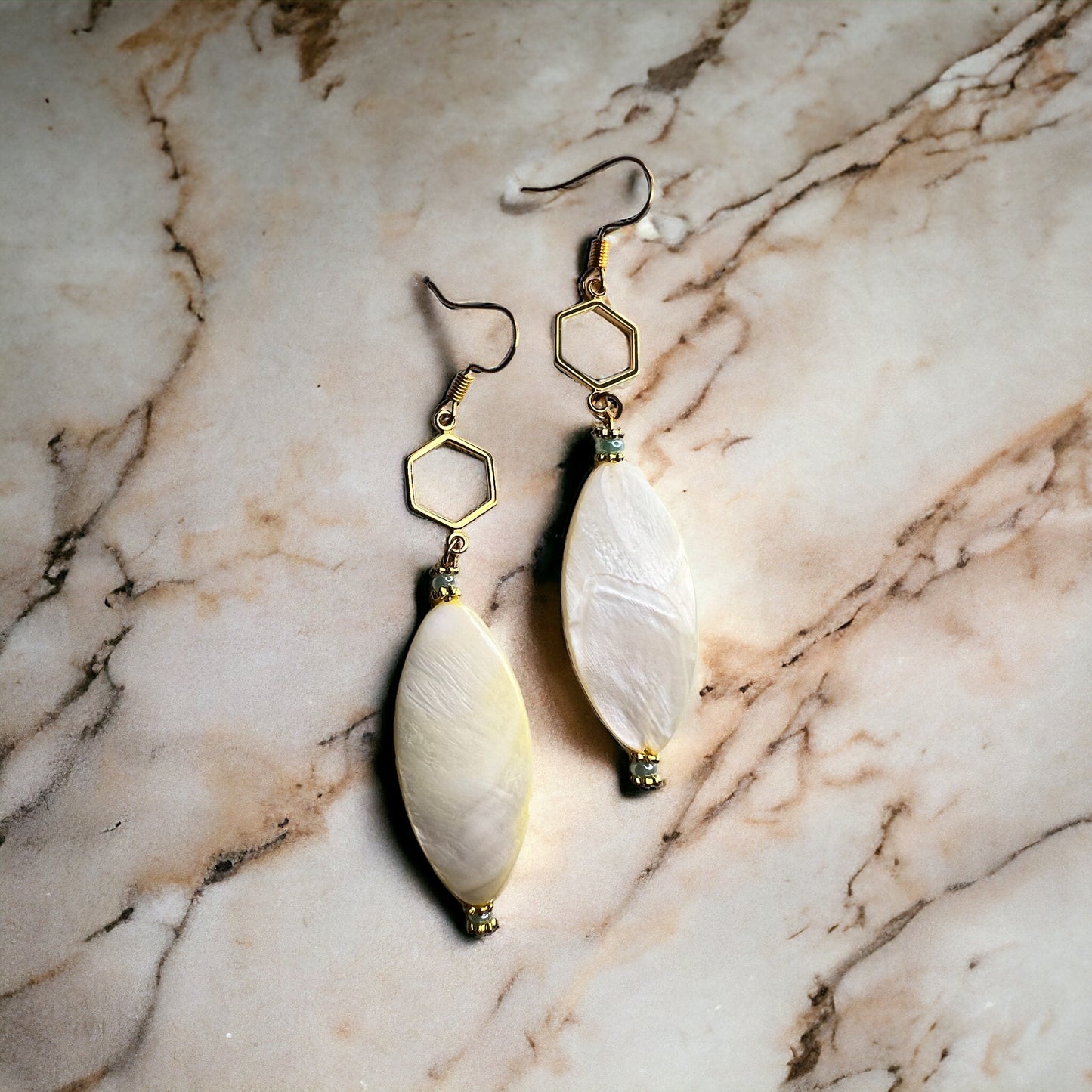 Goud beige oorbellen