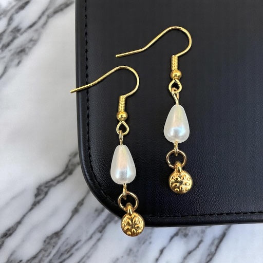 Gouden parel oorbellen - lengte 4.5 cm