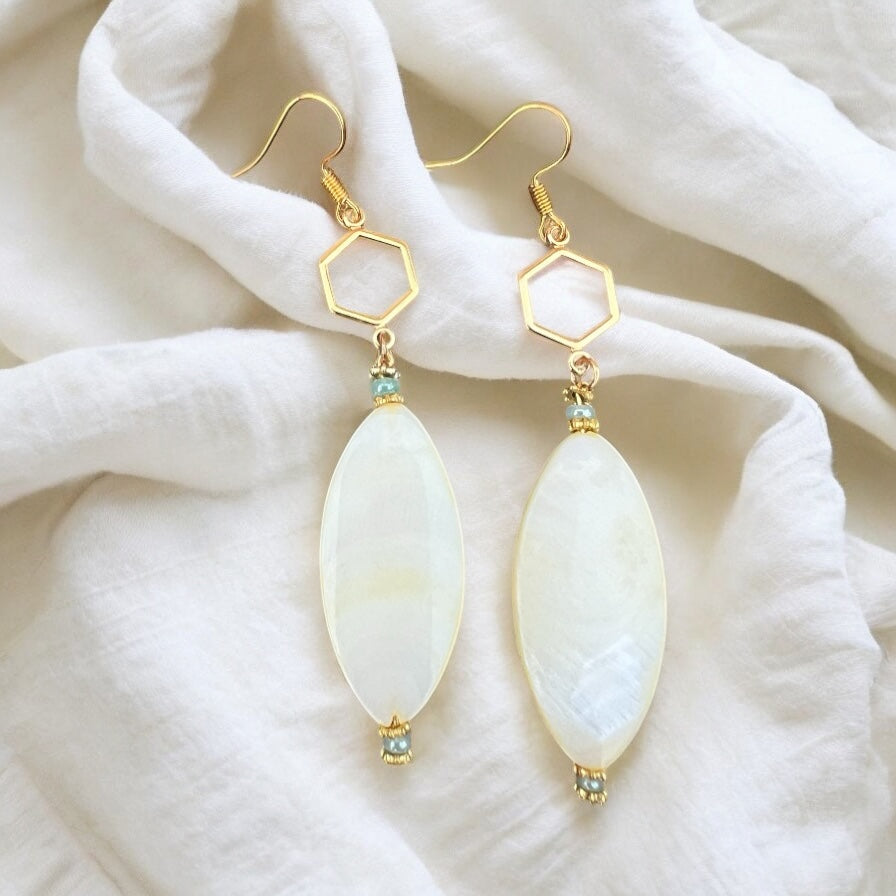 Goud beige oorbellen