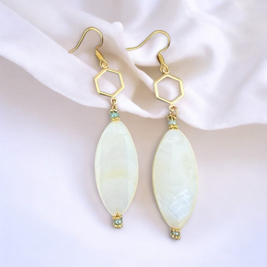 Goud beige oorbellen