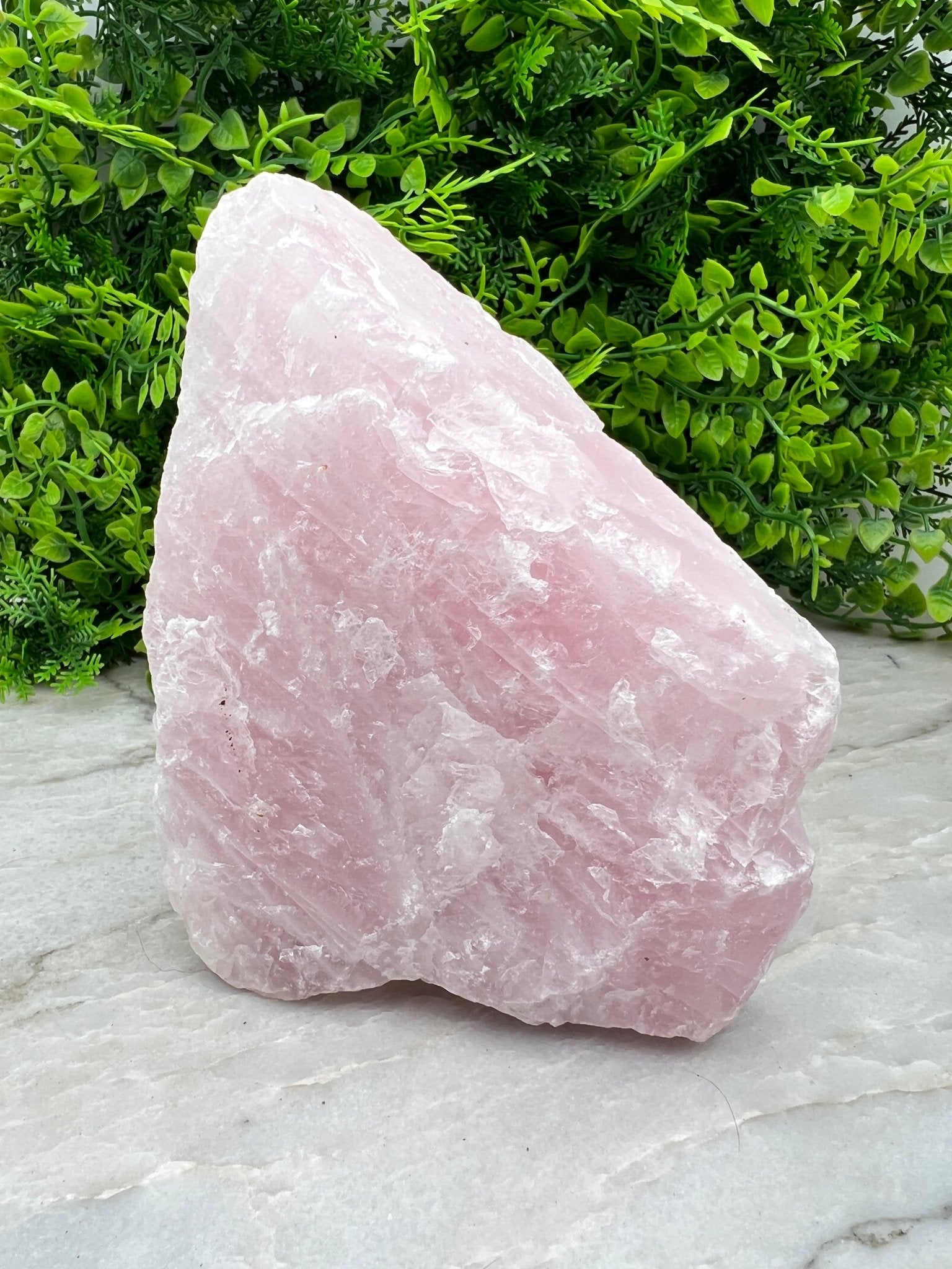 Rozenkwarts ruw cut base (1.245 kg) by KEY LIME STORE
