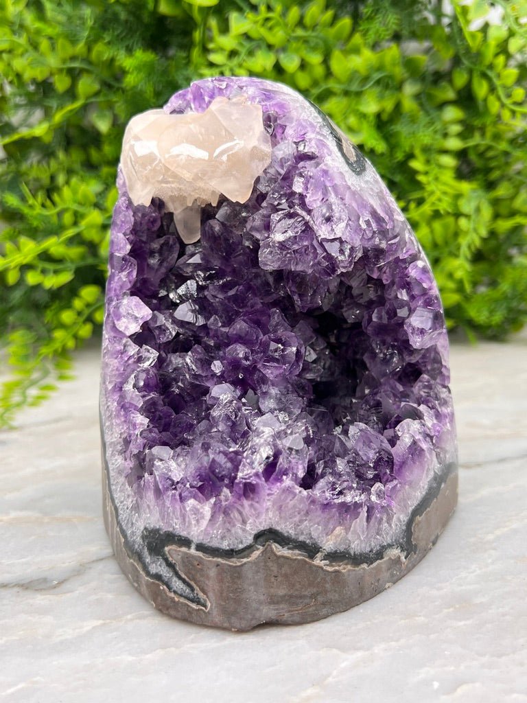 Amethist met Calciet by KEY LIME STORE