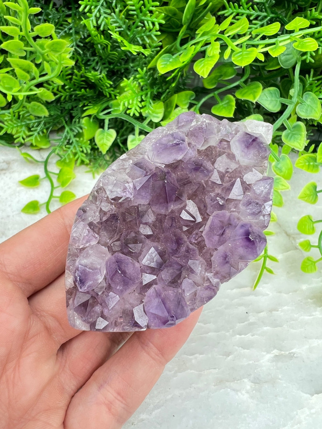 Rundum polierter Amethyst in Ellipsenform (6 cm) von KEY LIME STORE