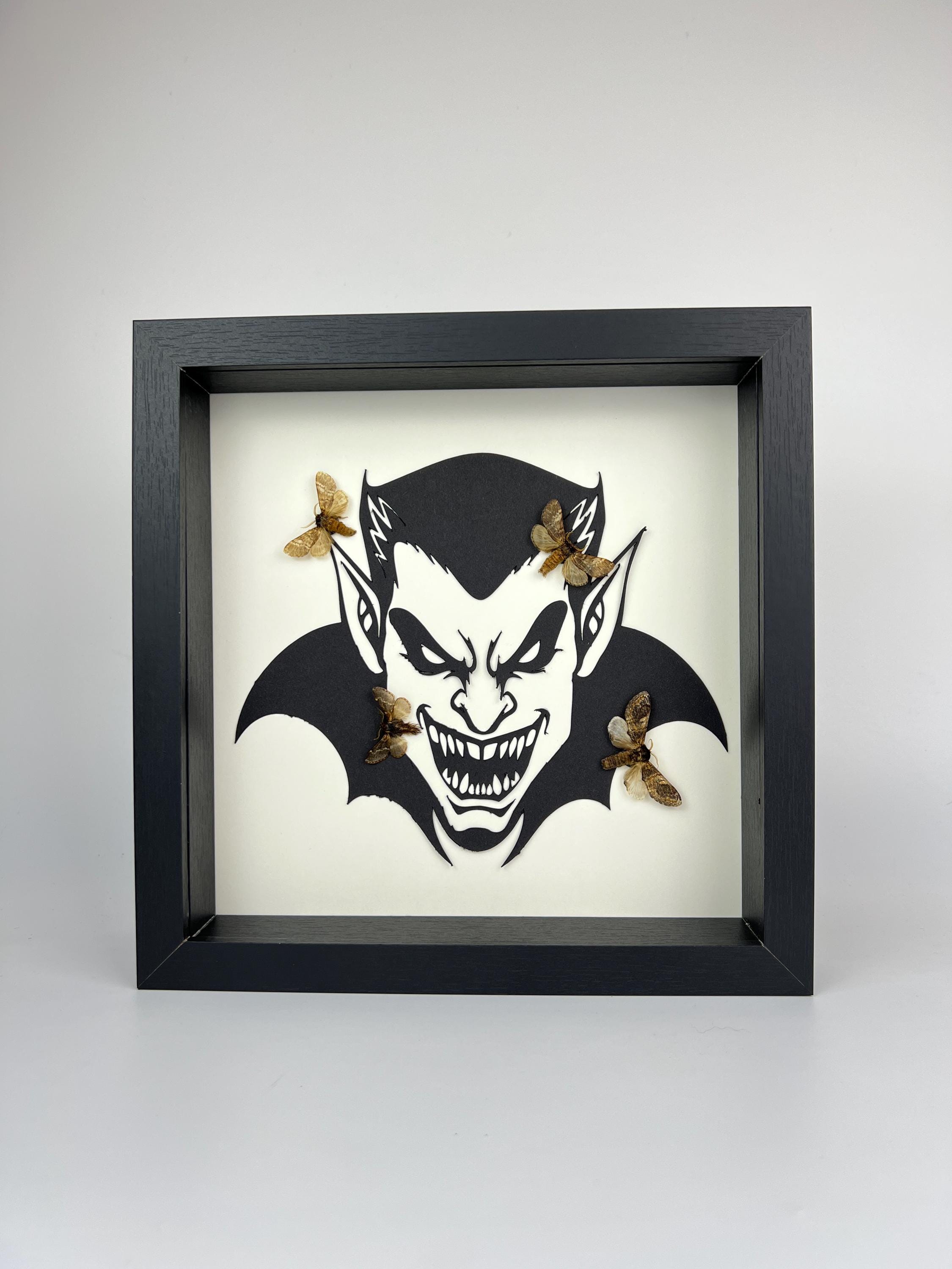 Motten op vampier print in lijst