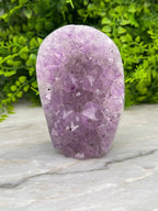 Amethist op Bergkristal by KEY LIME STORE