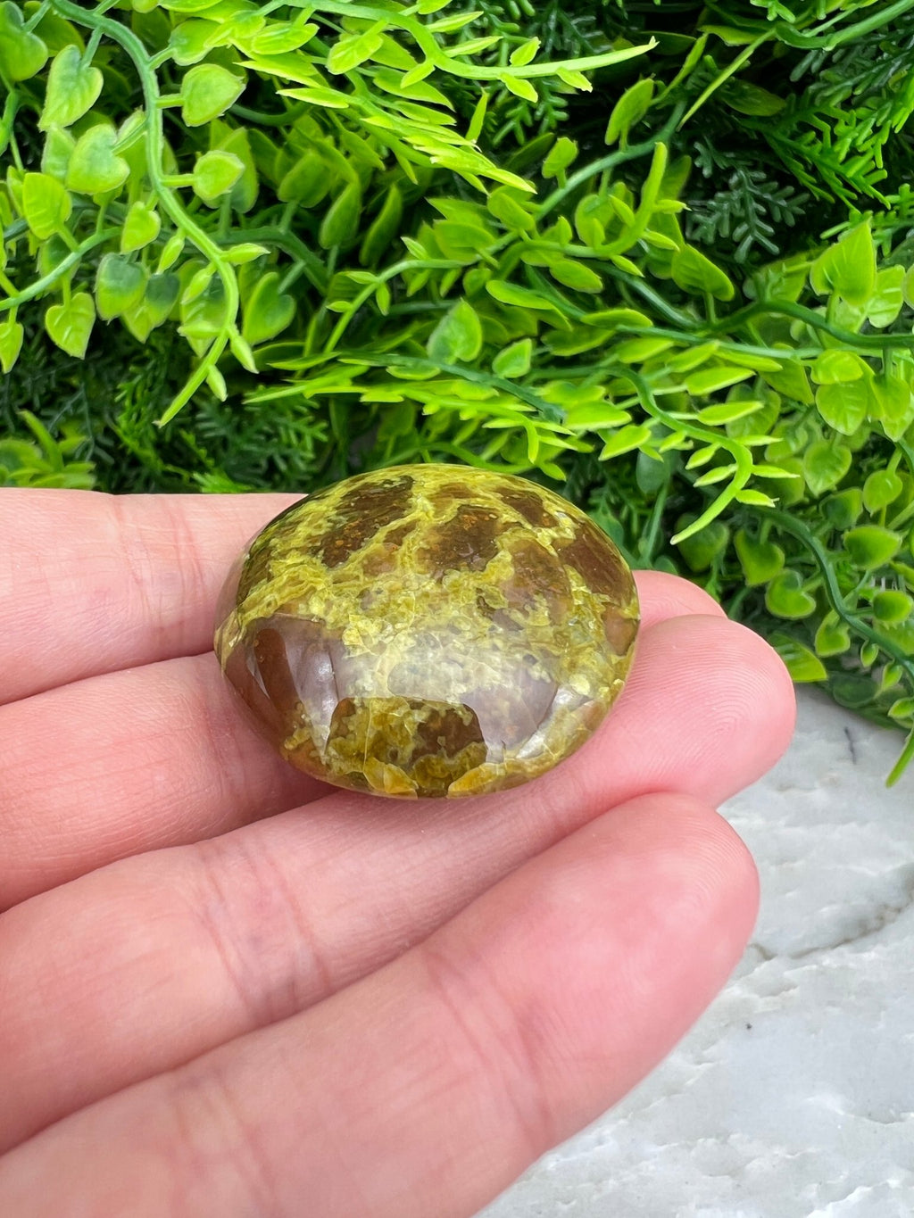 Grüner Opal als Kuschelstein (4 cm) von KEY LIME STORE