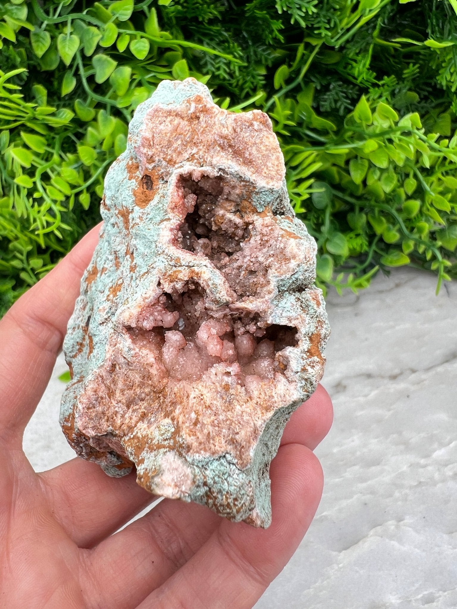 Roze Amethist ruw cluster (9 cm) by KEY LIME STORE
