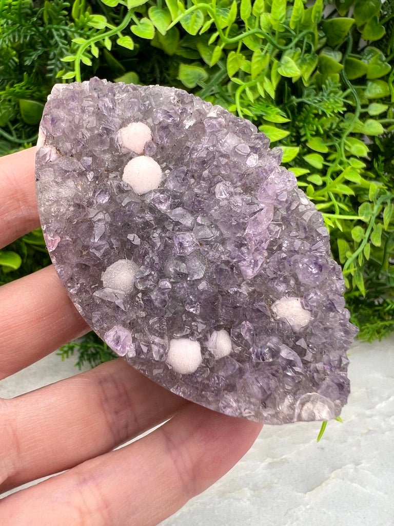 Amethist met Calciet balletjes ellips by KEY LIME STORE