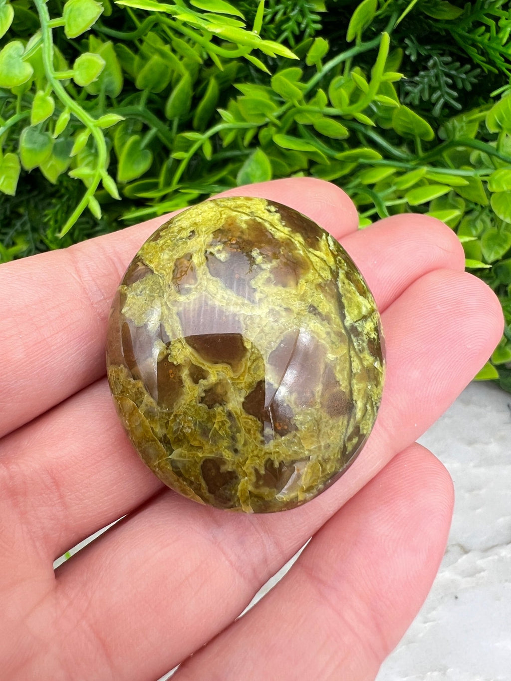 Grüner Opal als Kuschelstein (4 cm) von KEY LIME STORE
