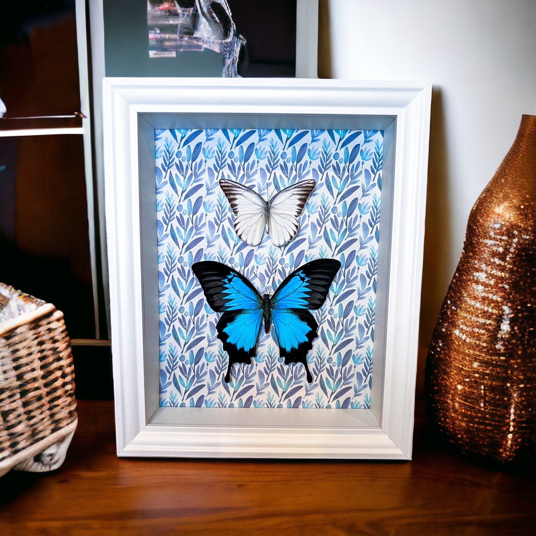 Papilio Ulysses en Appias Hombroni in lijst met print
