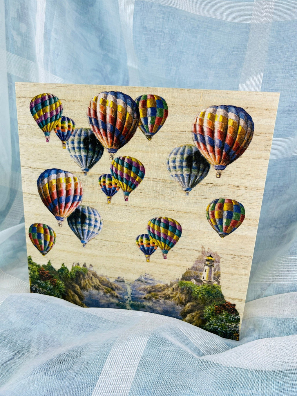 Verspielte Schmuckschatulle aus Holz mit Heißluftballons – handgefertigte Landschaft von KEY LIME STORE
