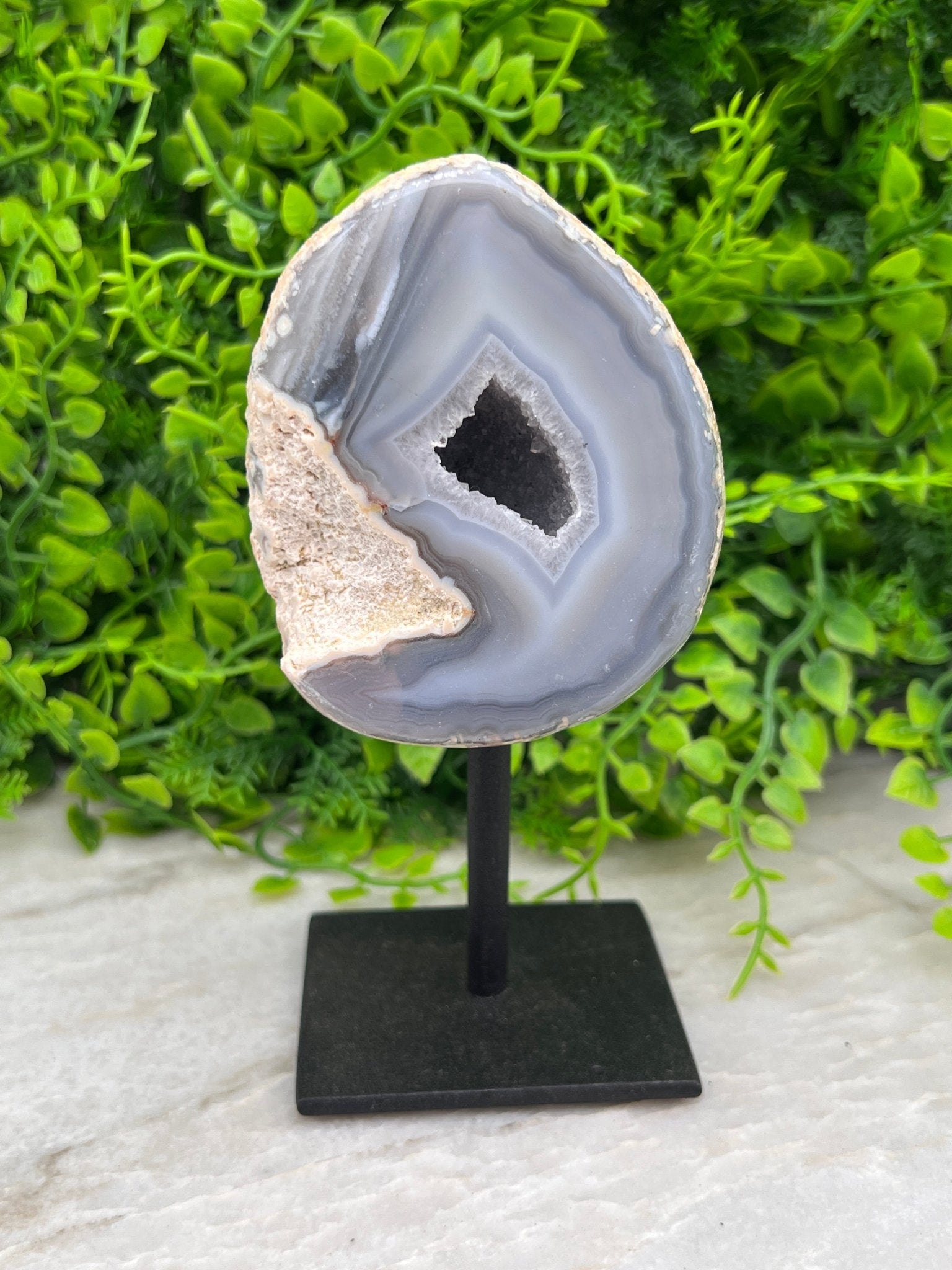 Achat-Geode auf Sockel (13 cm) von KEY LIME STORE