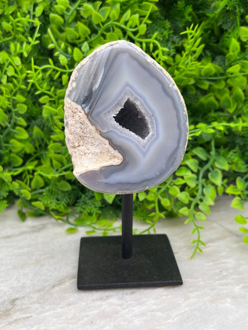 Achat-Geode auf Sockel (13 cm) von KEY LIME STORE