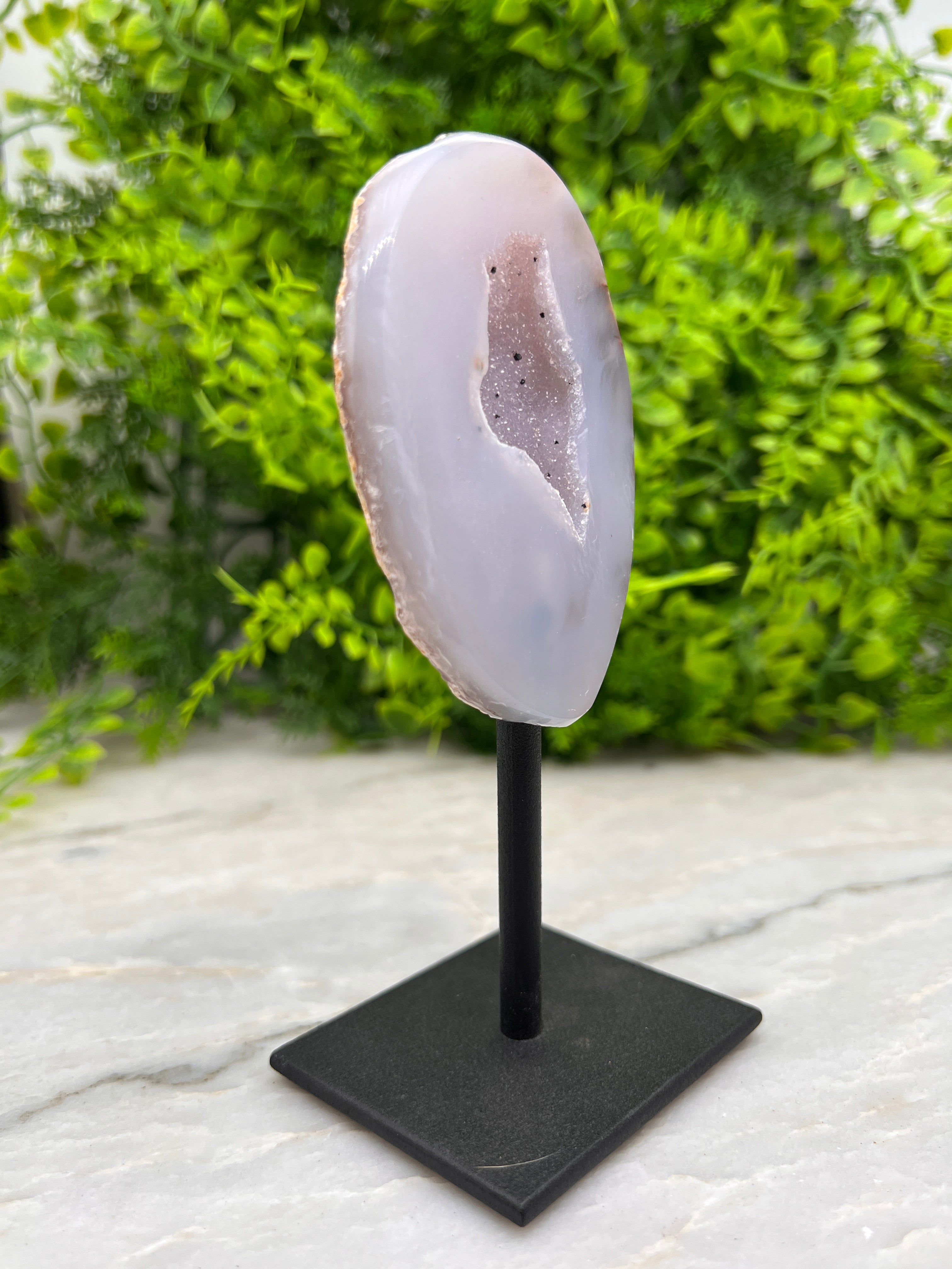 Agaat geode op standaard (14 cm)