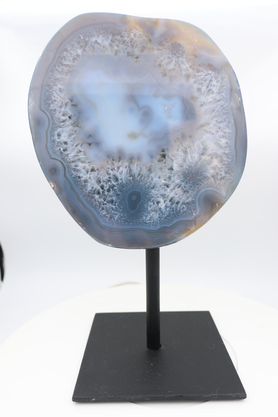 Halve agaat op standaard 1.450 kg