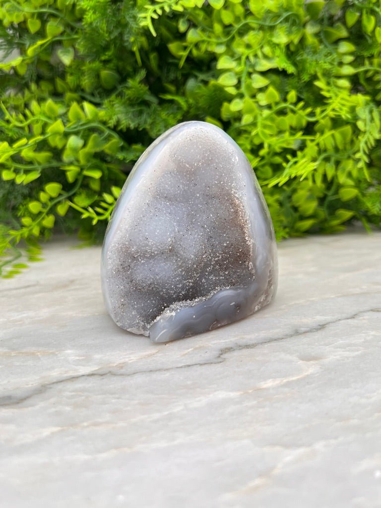Agaat met suikeramethist cut base by KEY LIME STORE