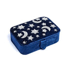 Fluwelen tarotdoos donkerblauw met maan en sterren (11x15,5x5 cm)