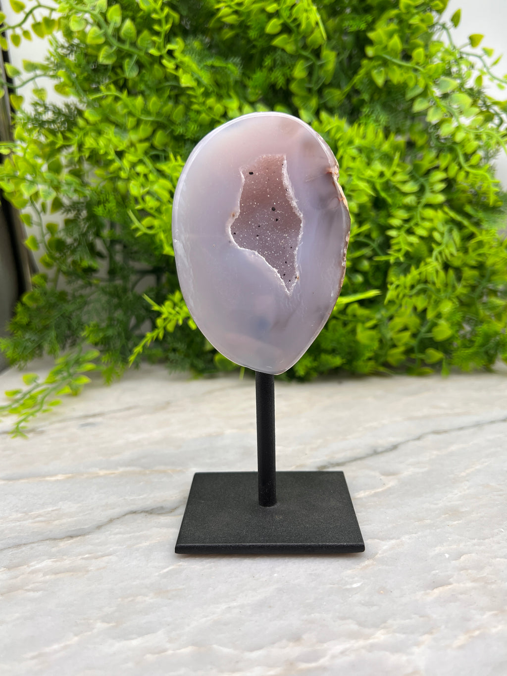 Agaat geode op standaard (14 cm)