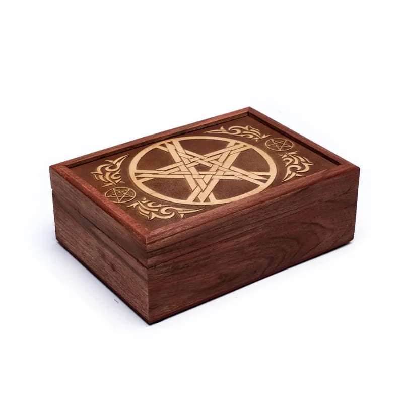 Tarot box engraved with a pentagram (17.5 x 13 x 6.5 cm)