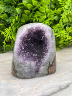 Amethist geode cut base by KEY LIME STORE