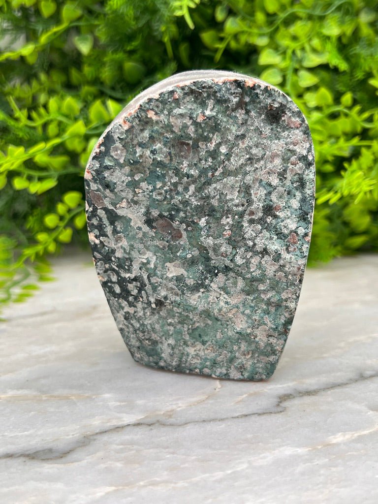 Amethist op Bergkristal by KEY LIME STORE