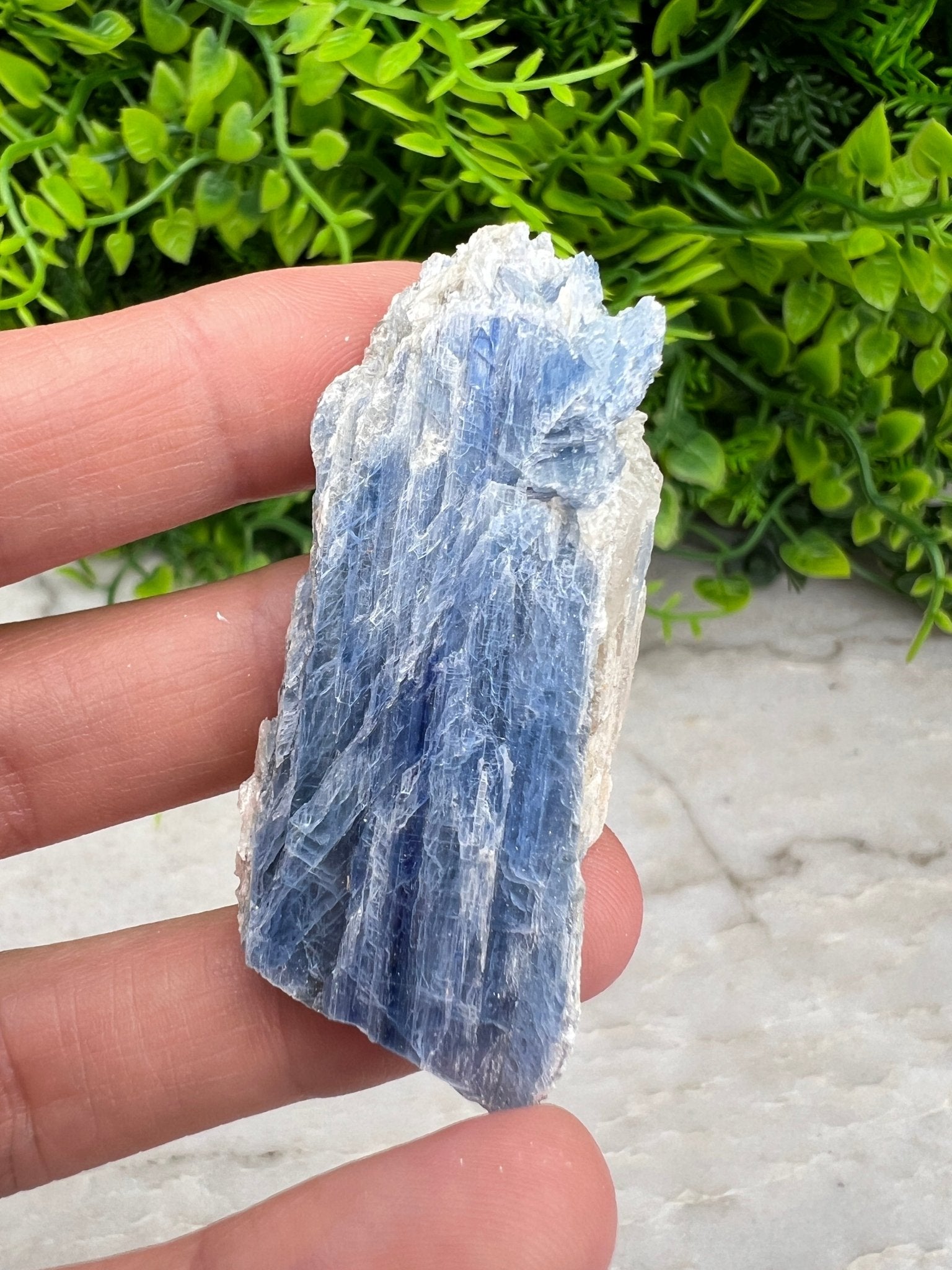 Kyaniet ruw (6 cm) by KEY LIME STORE