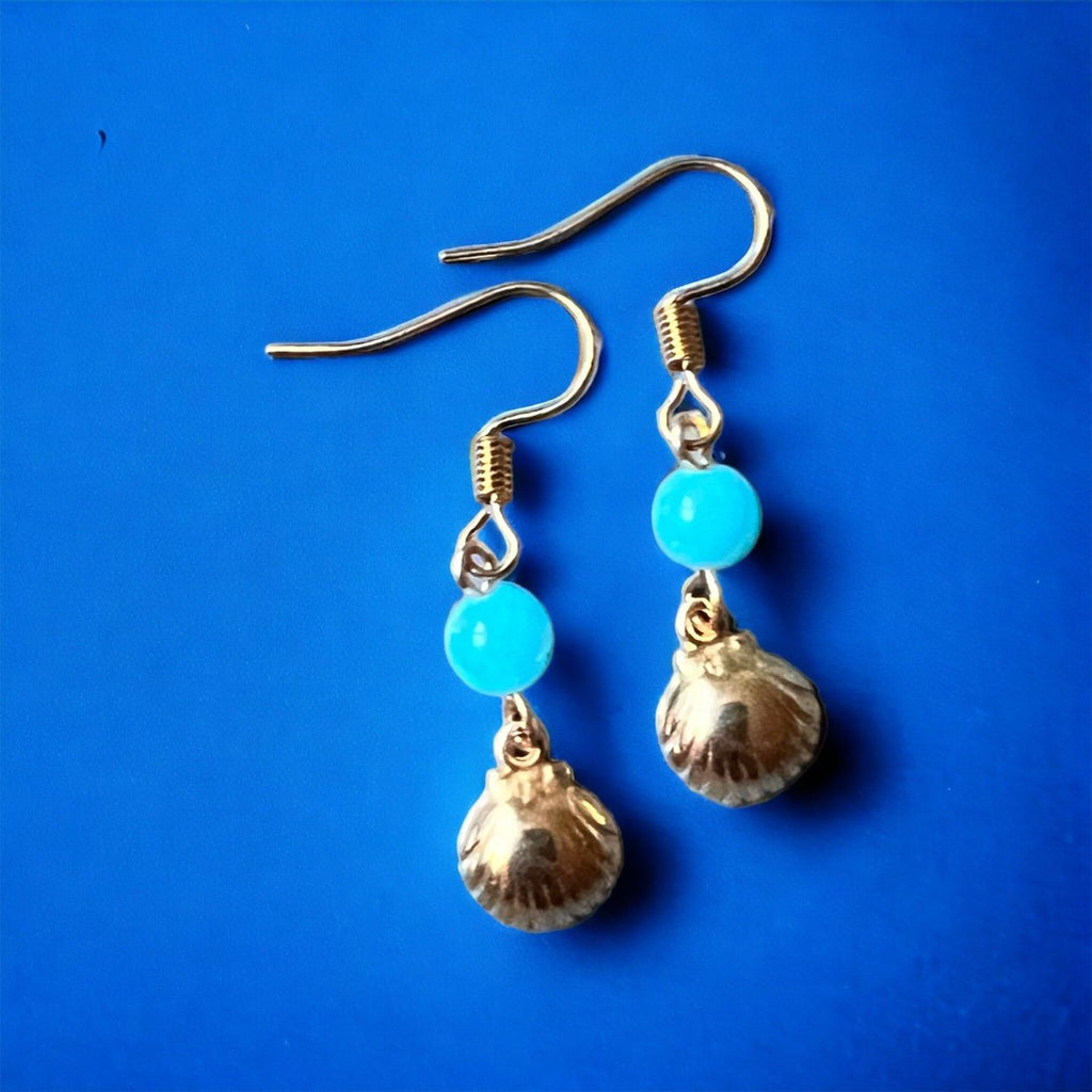 Ohrringe mit goldenen Muscheln von KEY LIME STORE