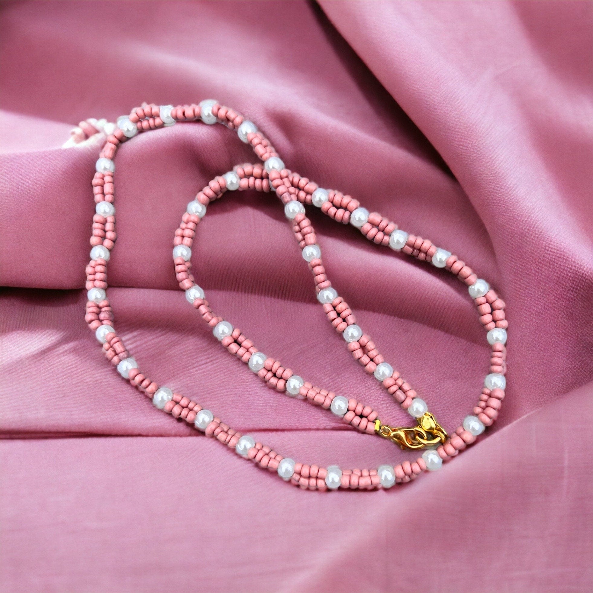 Collier de perles et de perles de verre rose ancien