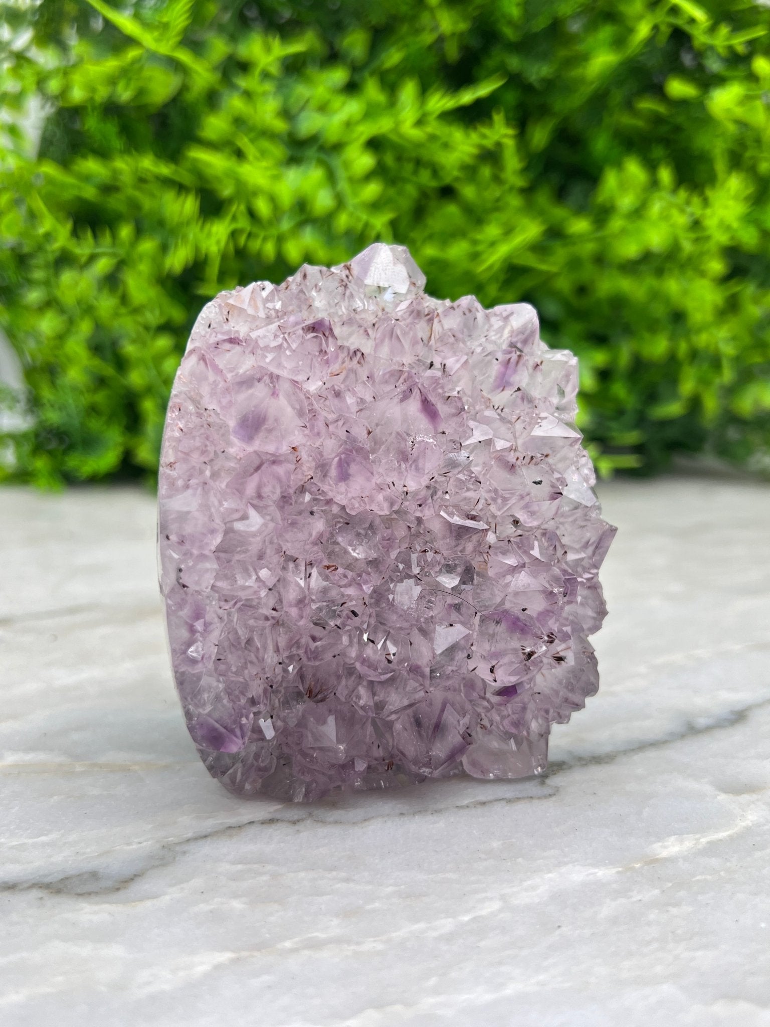 Amethyst mit Achat-Sockel (9 cm) von KEY LIME STORE