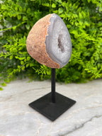 Agaat op standaard by KEY LIME STORE