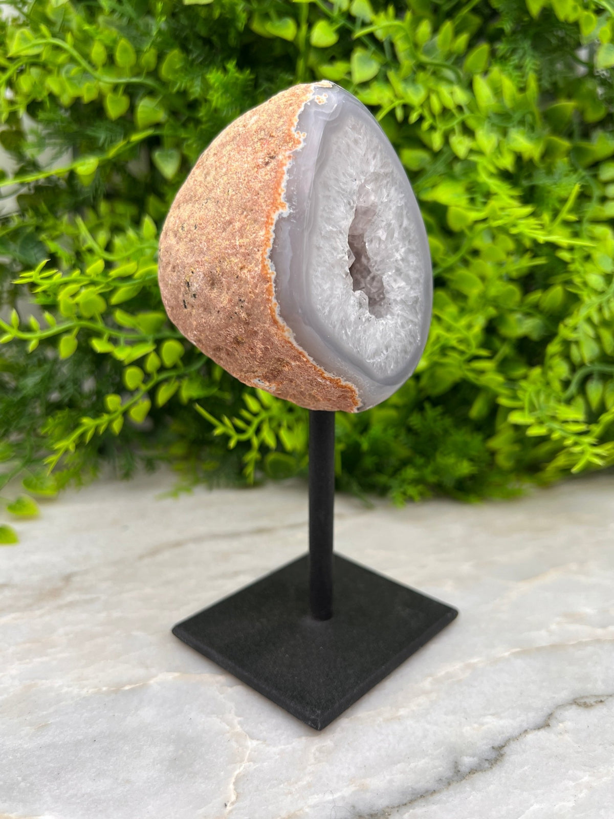 Agaat op standaard by KEY LIME STORE