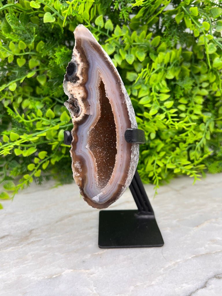 Agaat geode op standaard by KEY LIME STORE
