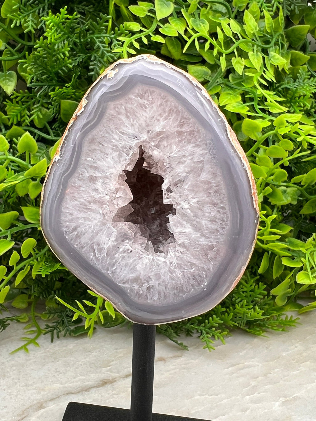Agaat op standaard by KEY LIME STORE
