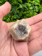 Grossulaar hexagon half ruw half gepolijst by KEY LIME STORE