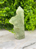Prehniet toren half ruw half gepolijst by KEY LIME STORE