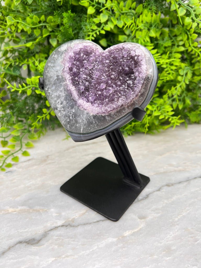 Amethist op Agaat hart op standaard by KEY LIME STORE