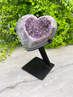 Amethist op Agaat hart op standaard by KEY LIME STORE