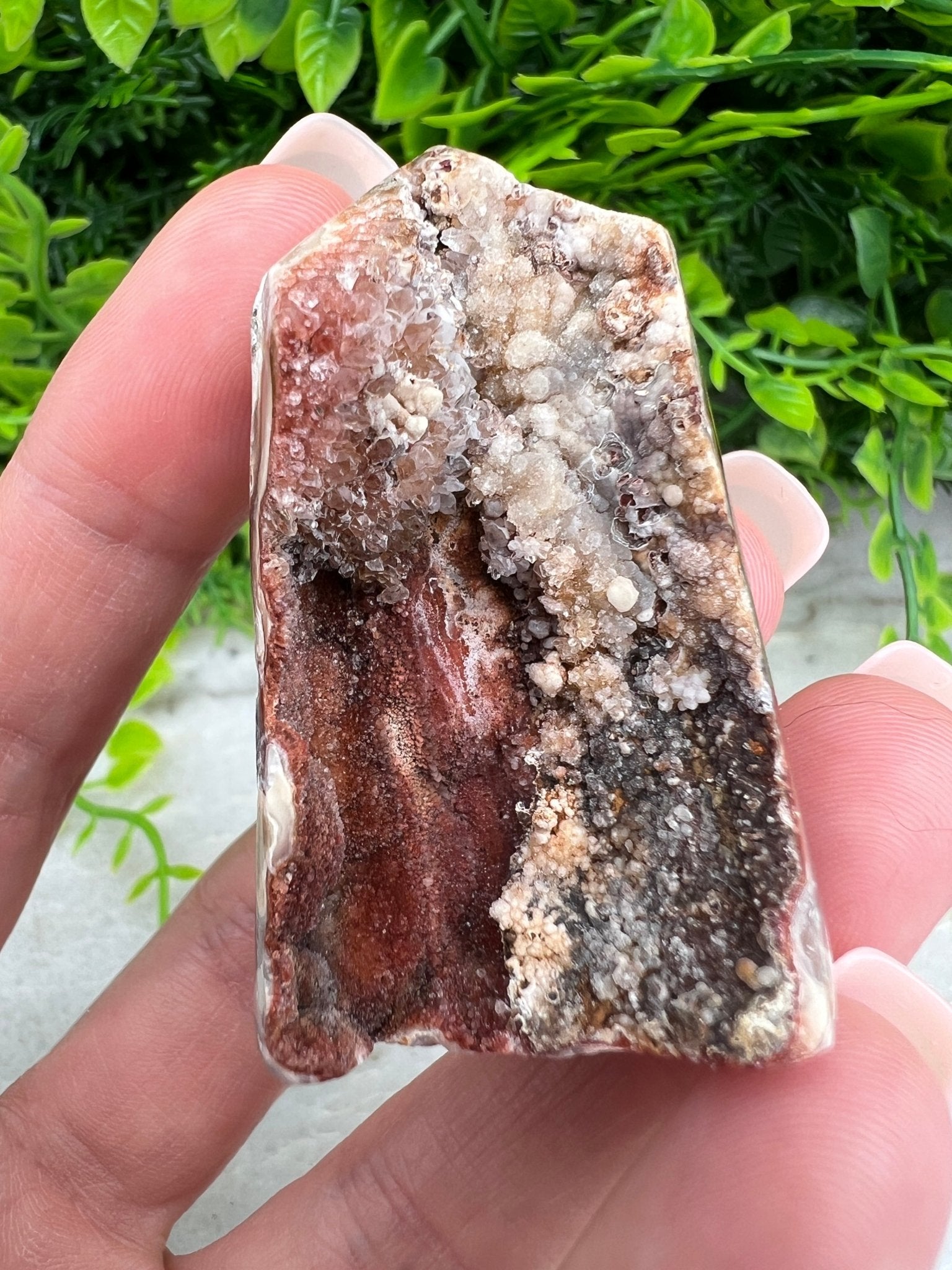 Türmchen mit Sockel aus geschliffenem Amethyst-Achat von KEY LIME STORE