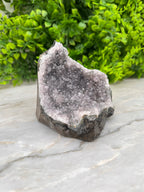 Amethist cluster cut base