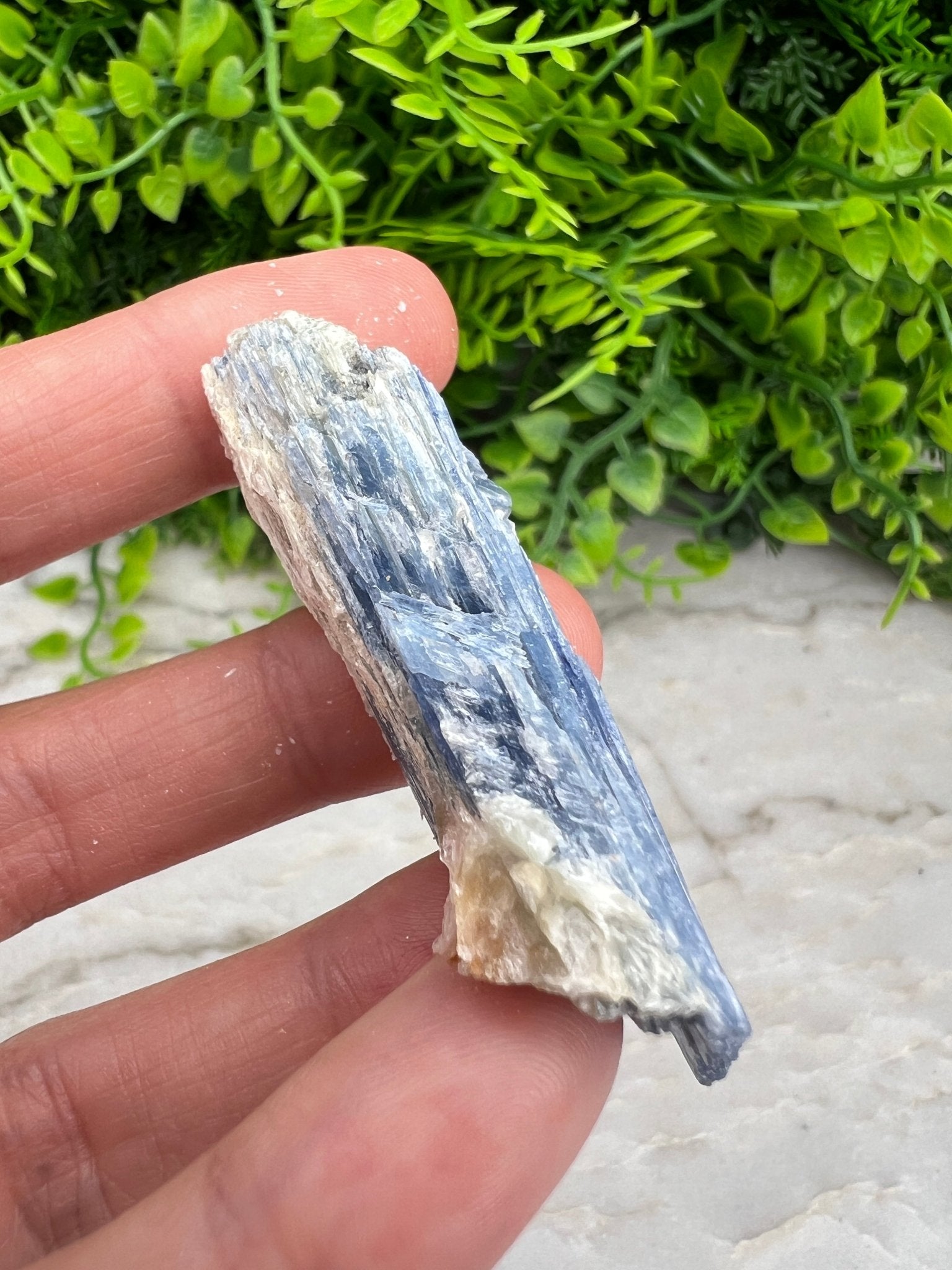 Kyaniet ruw (6 cm) by KEY LIME STORE
