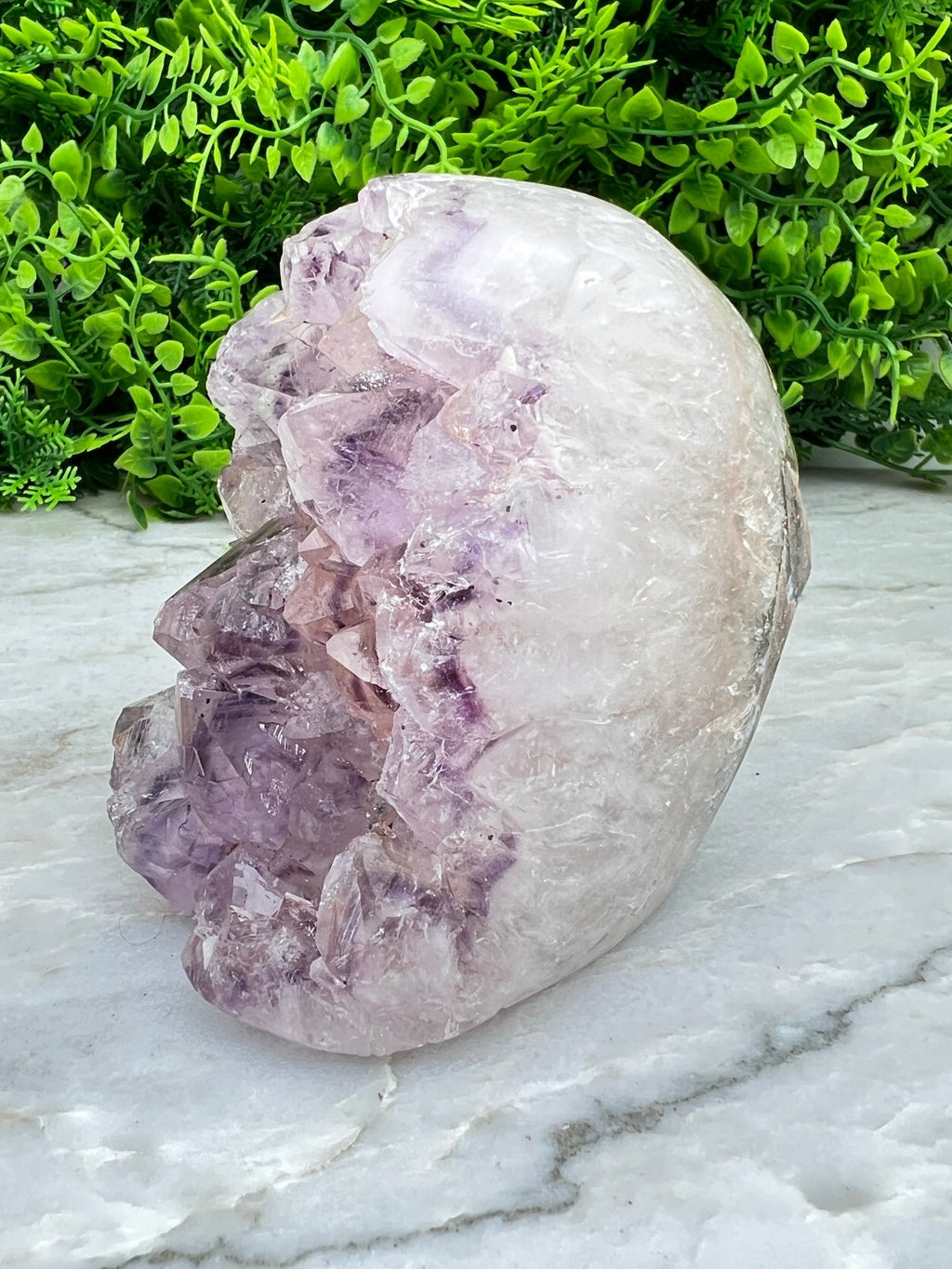 Amethyst mit Bergkristall, Cluster-Schliff an der Basis (1,024 kg) von KEY LIME STORE