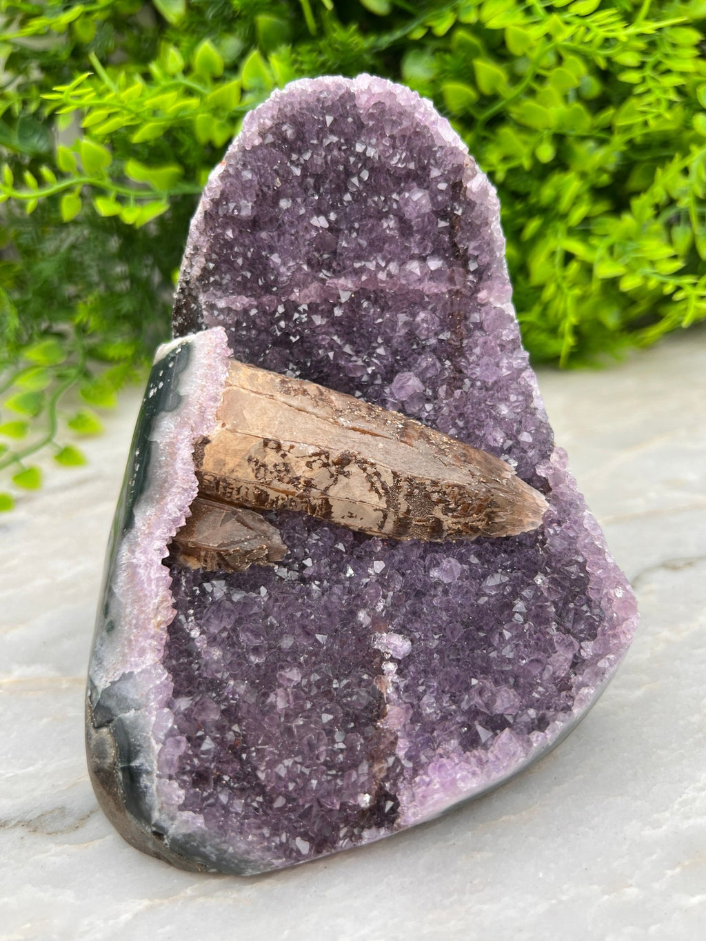 Amethist met Kwartskristal cut base - zeldzaam by KEY LIME STORE