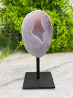 Agaat geode op standaard (14 cm)