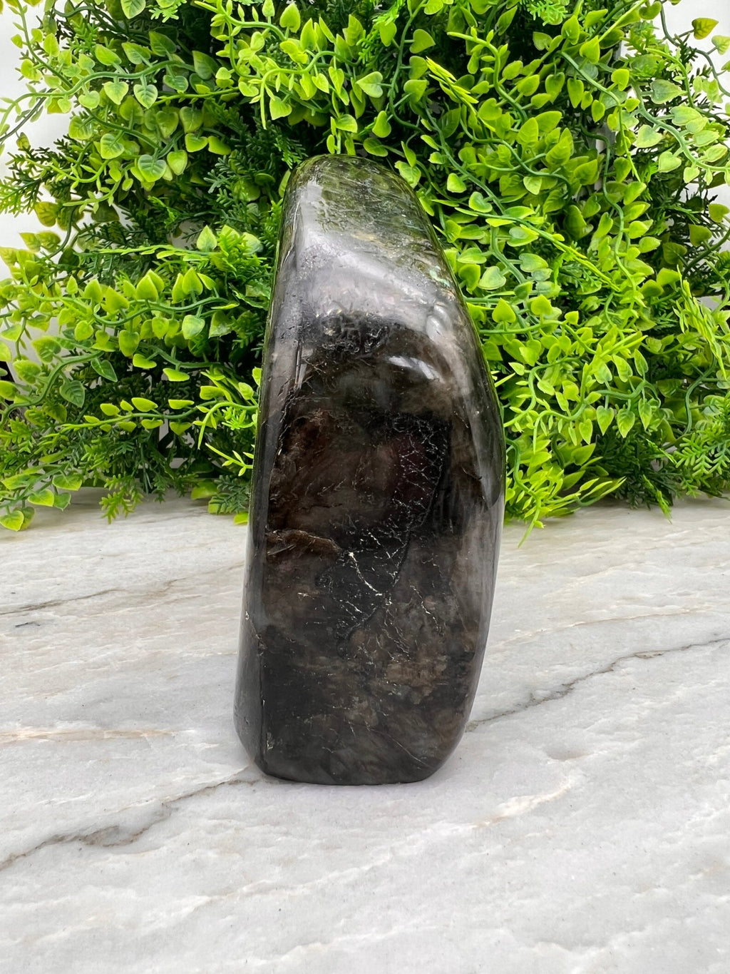 Labradoriet sculptuur by KEY LIME STORE