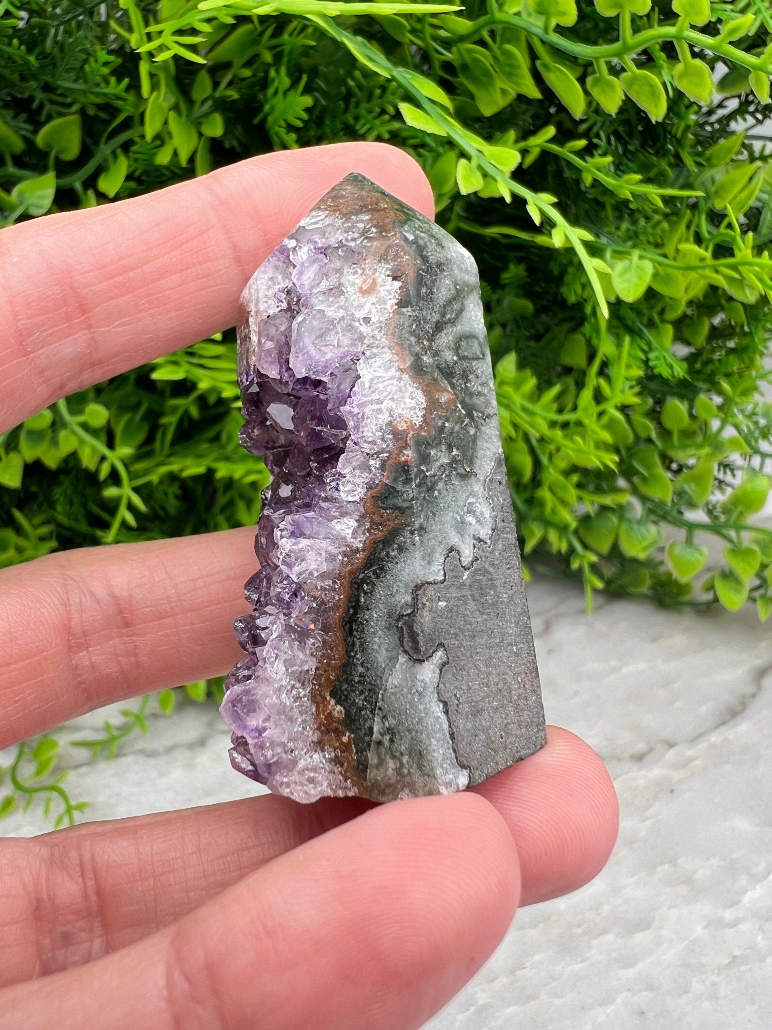 Amethyst-Cluster-Turm (5 cm) von KEY LIME STORE