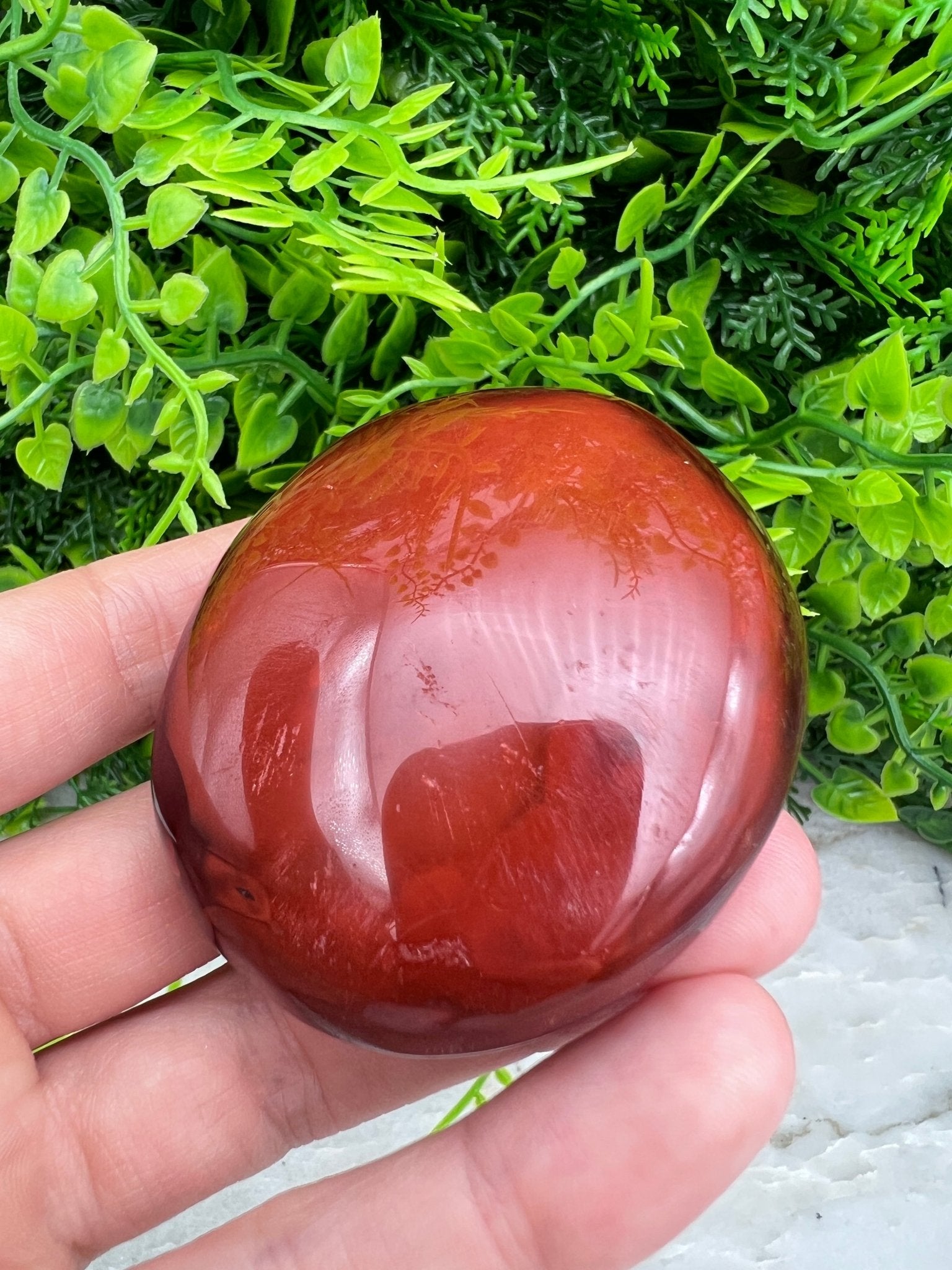 Carnelian tumbled stone (5 cm) by KEY LIME STORE